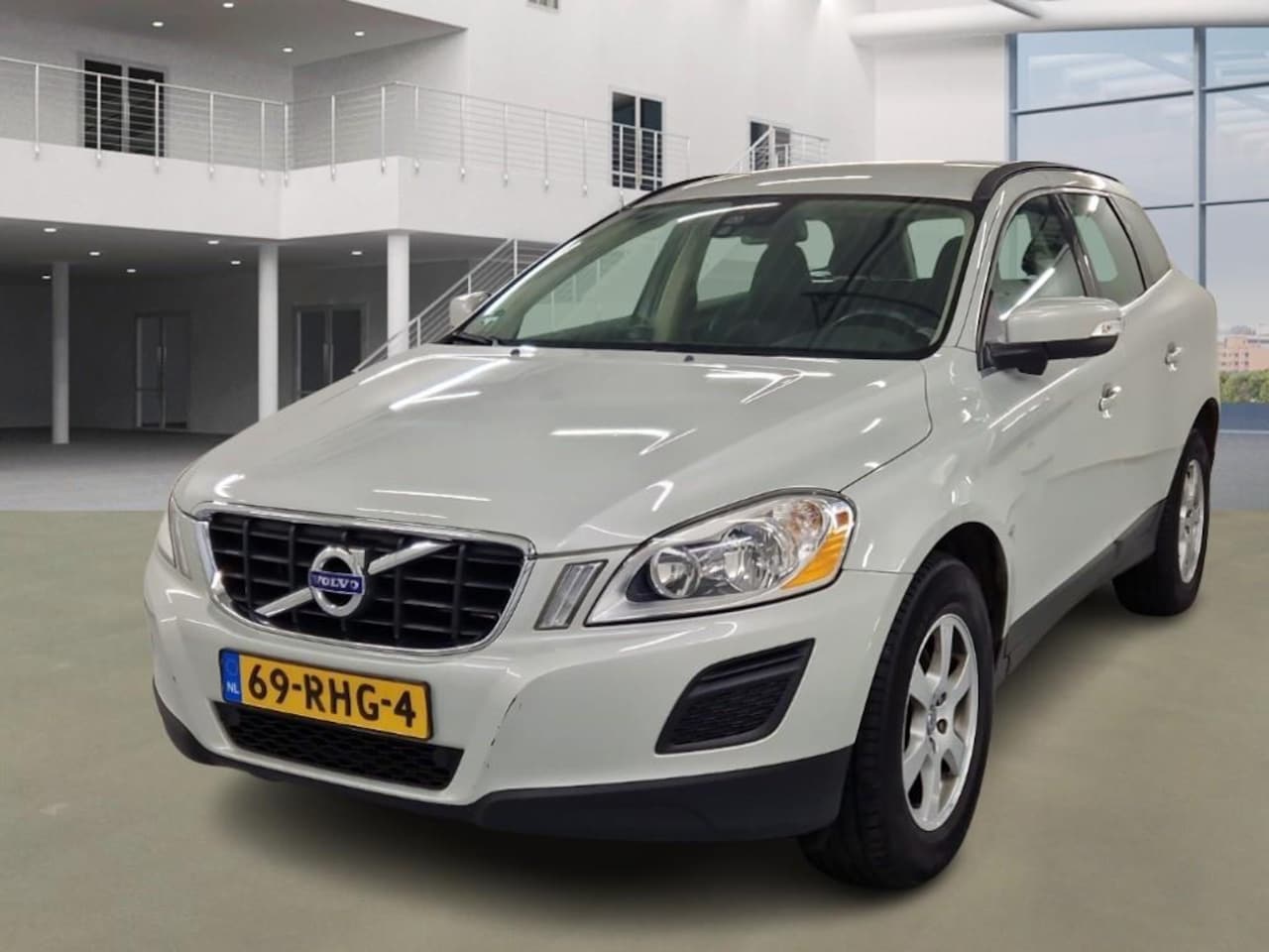 Volvo XC60 - 2.0T Momentum / NL PRIJS 8399 / Auto goed werkt en goed rijdt / Algemeen >> Lekkage zichtb - AutoWereld.nl