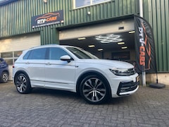 Volkswagen Tiguan - 1.5 TSI ACT Highline Business R Pano leder 20inch