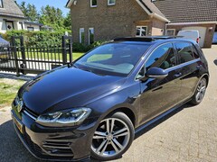 Volkswagen Golf - 1.5 TSI Highline Business R, Pano, Stoelverwarming, 3x R-Line