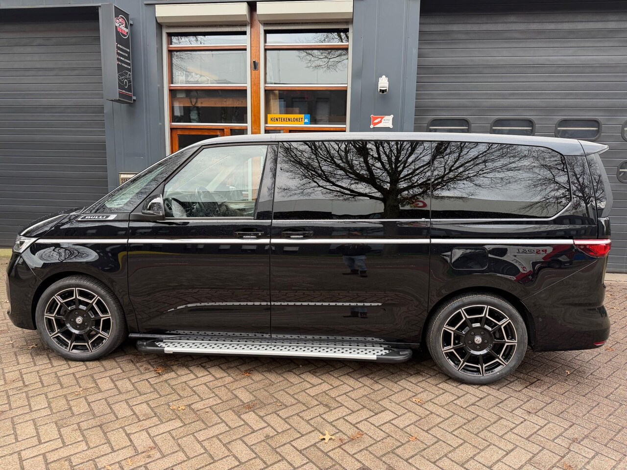 Volkswagen Multivan - 1.4 eHybrid L2H1 Style VIP vis á vis alcantara 3500 kg trekhaak - AutoWereld.nl