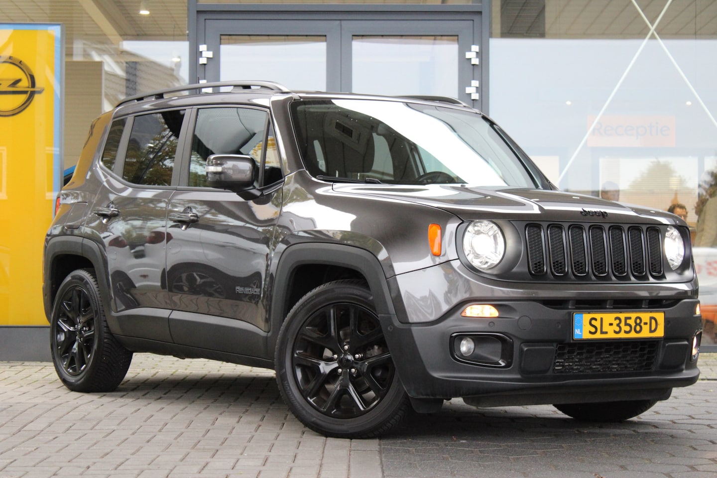 Jeep Renegade - 1.4 MultiAir Night Eagle II Limited | Navigatie | Trekhaak | DAB - AutoWereld.nl