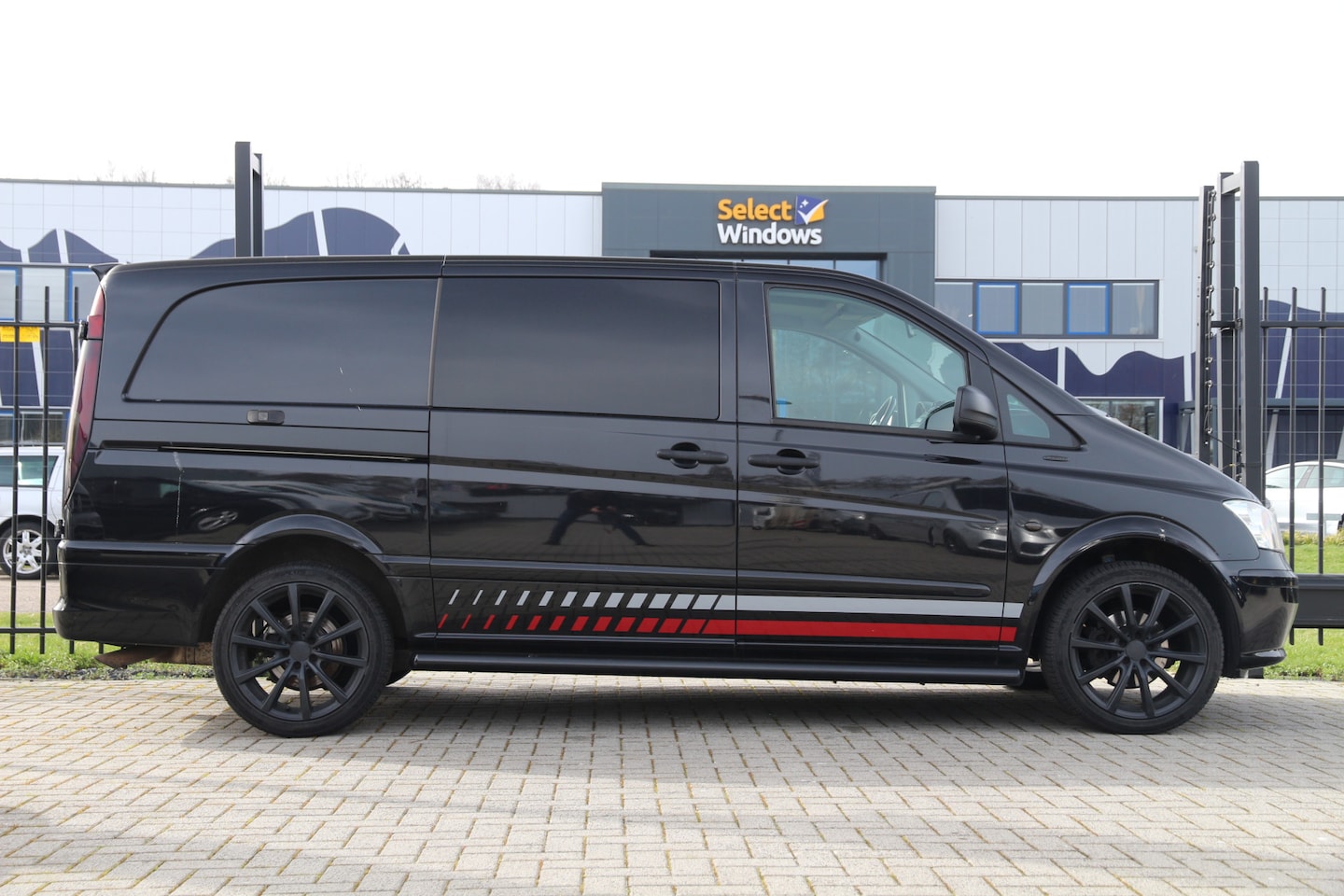 Mercedes-Benz Vito - 190PK CDI / L2H1 / LM velgen / Trekhaak / Camera / Airco.. - AutoWereld.nl