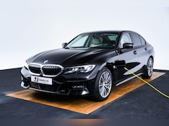 BMW 3-serie - 330e Sport Line - Active Cruise Control - Stoelverwarming voor en achter - Elektrisch vers