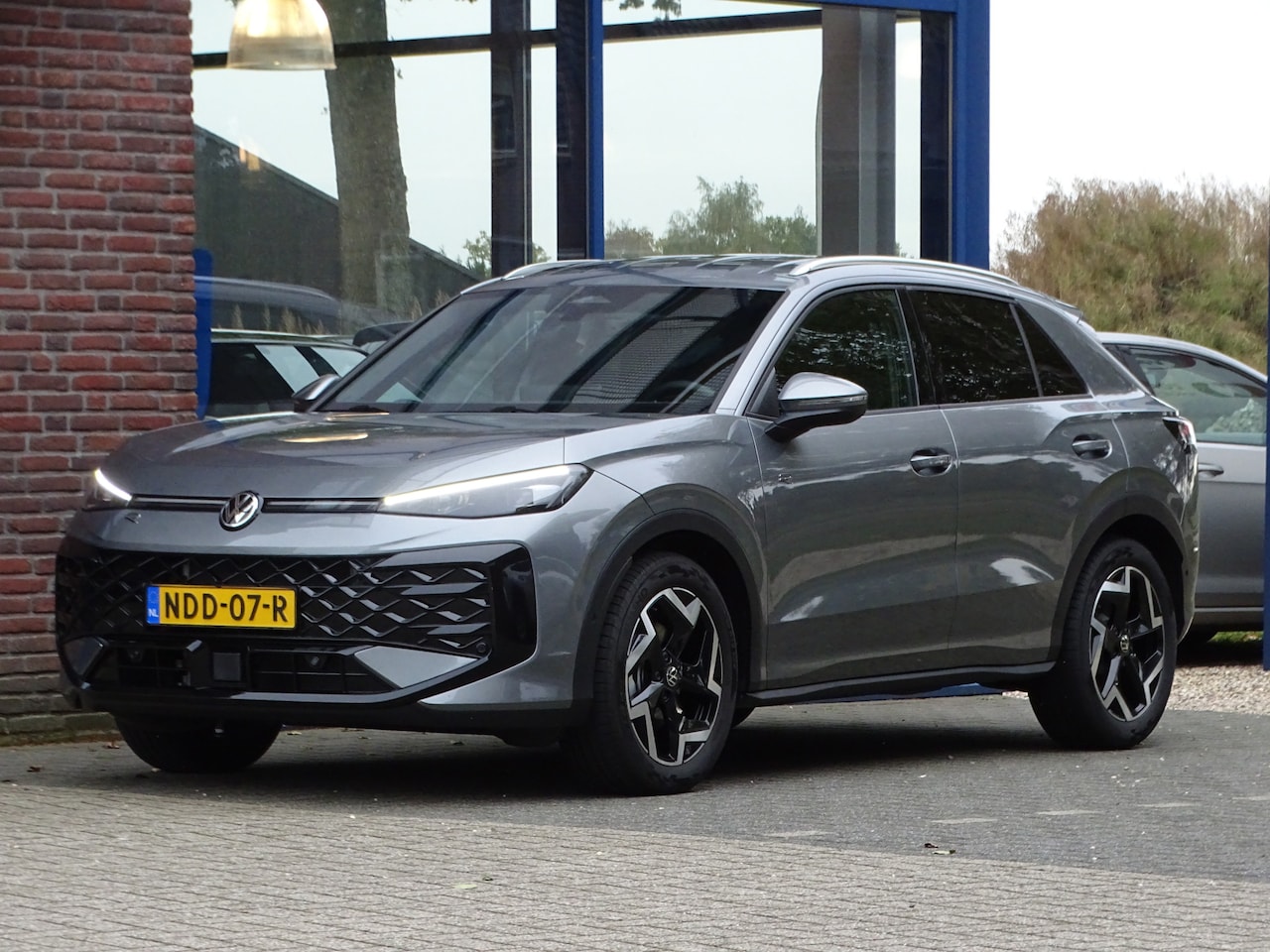 Volkswagen T-Roc - 1.5 eTsi R-Line First Edition 1.5 eTsi R-Line First Edition - AutoWereld.nl