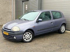 Renault Clio - 1.6 RXE Automaat