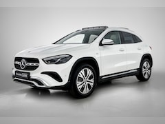 Mercedes-Benz GLA-Klasse - GLA 250e Automaat Luxury Line | Winterpakket | Trekhaak | Panoramadak | Multibeam LED | Di