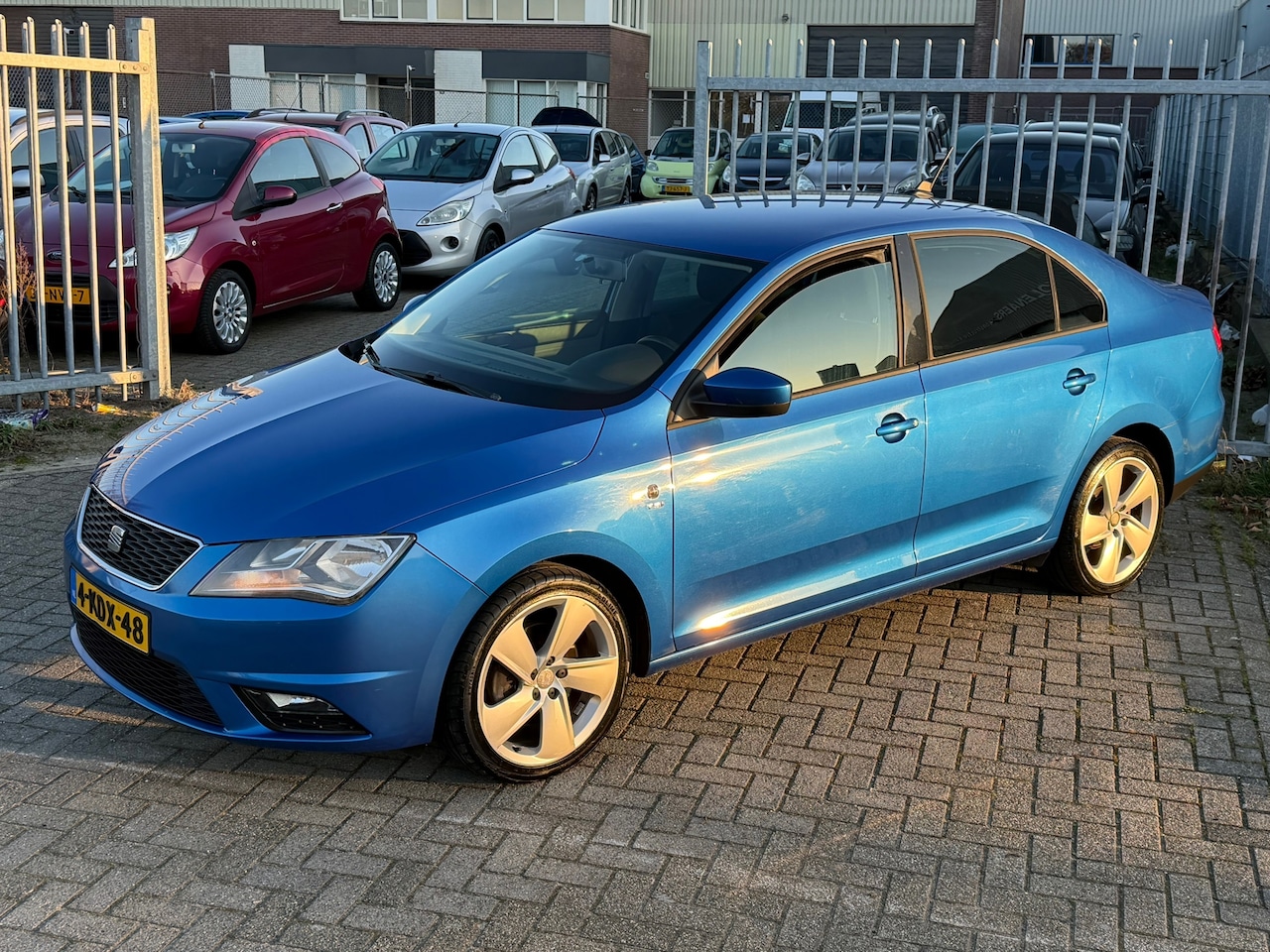 SEAT Toledo - 1.2 TSI Businessline High NL AUTO NAP 2e eigenaar! NAVI l Cruise l TREKHAAK l PDC l TOPSTA - AutoWereld.nl