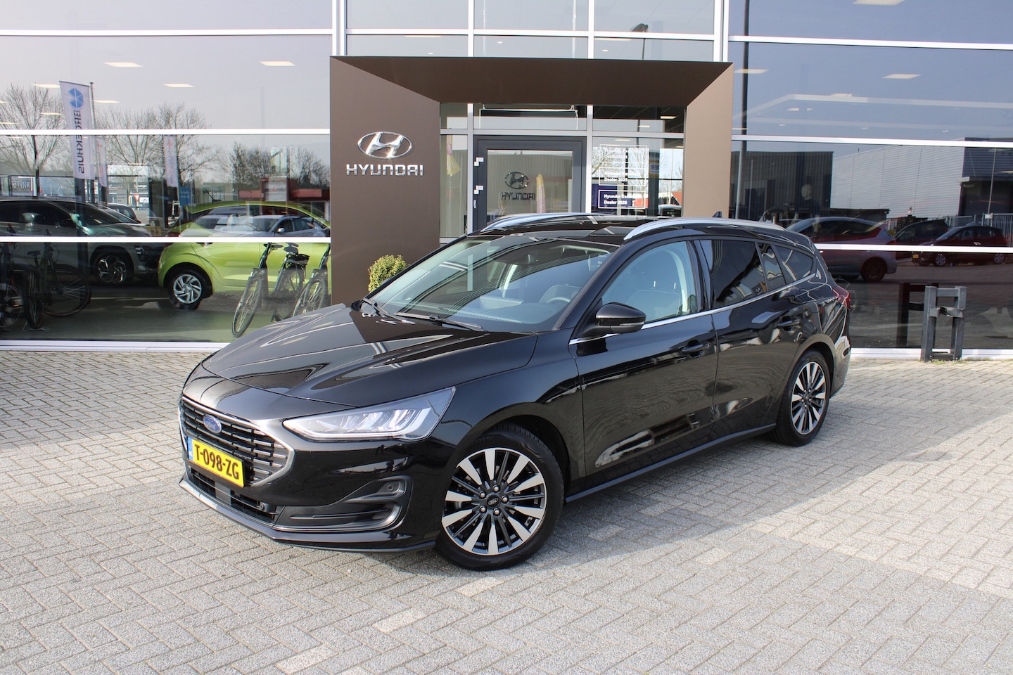 Ford Focus Wagon - 1.0 EcoBoost Hybrid Titanium X | Achteruitrijcamera | Cruise Control | Voorstoelen Verwarm - AutoWereld.nl