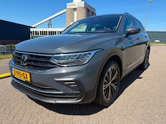Volkswagen Tiguan - 1.5 TSI Business_Line_AUTOMAAT_NAVI__ELEC-TREKHAAK-AKTIE PRIJS