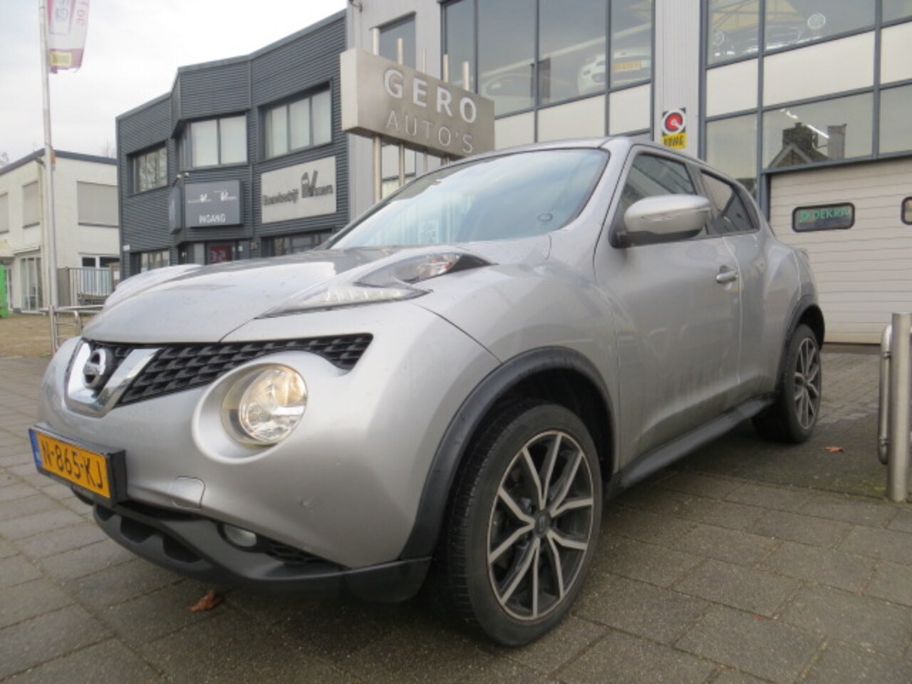 Nissan Juke - 1.6 Connect Edition automaat ,airco ecc ,cruise control ,trekhaak etc - AutoWereld.nl