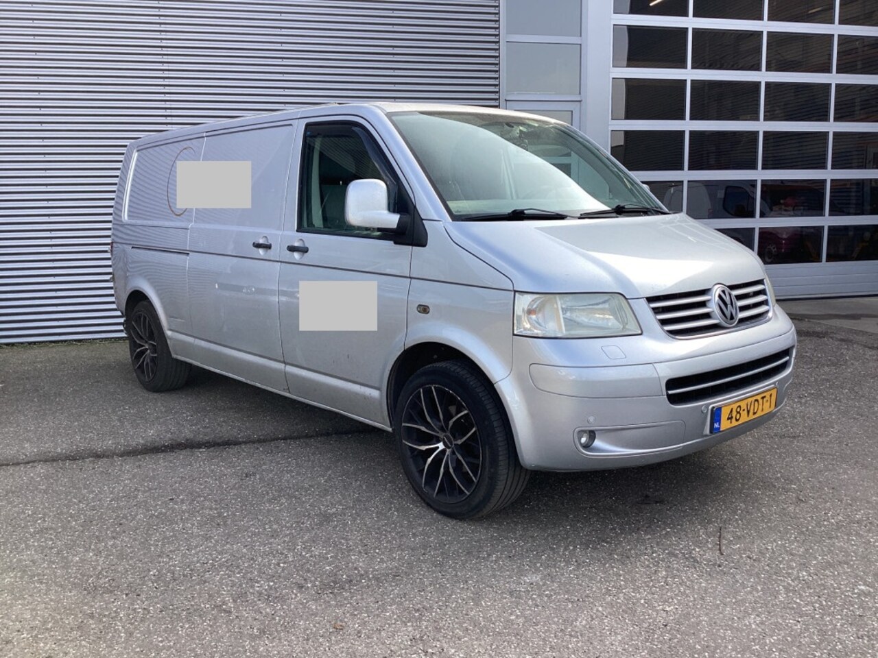 Volkswagen Transporter - 2.5 TDI 131 pk DSG Aut. L2 EXPORT 2.5t Trekverm./ Airco/ Cruise/ 19”LMV/ PDC/ Trekhaak - AutoWereld.nl