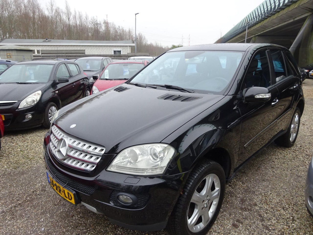 Mercedes-Benz M-klasse - 350 ml automaat airco cruise control afneembare trekhaak - AutoWereld.nl