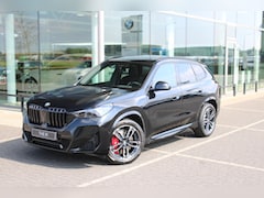 BMW X1 - sDrive20i M Sport Automaat / Trekhaak / Panoramadak / Sportstoelen / Comfort Access / Harm