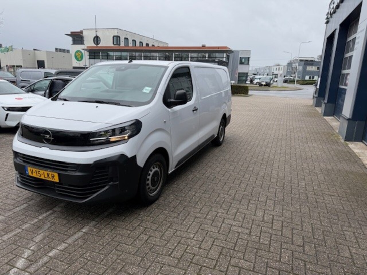 Opel Vivaro - 2.0 Diesel 145 L3 Cruise control ] Airco ] Parkeersensoren achter ] - AutoWereld.nl