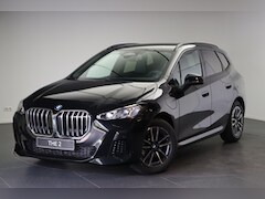 BMW 2-serie Active Tourer - 225e xDrive M Sport Automaat / Trekhaak / Sportstoelen / Achteruitrijcamera / M Adaptief o
