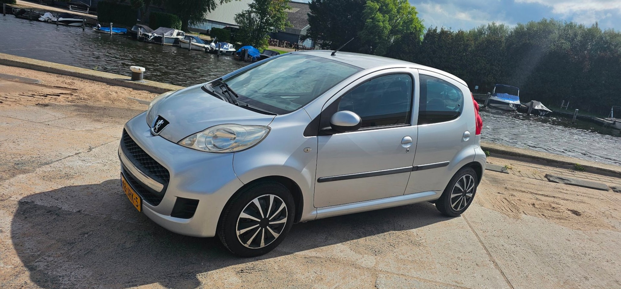 Peugeot 107 - 1.0-12V Sublime 5drs airco lage kms - AutoWereld.nl