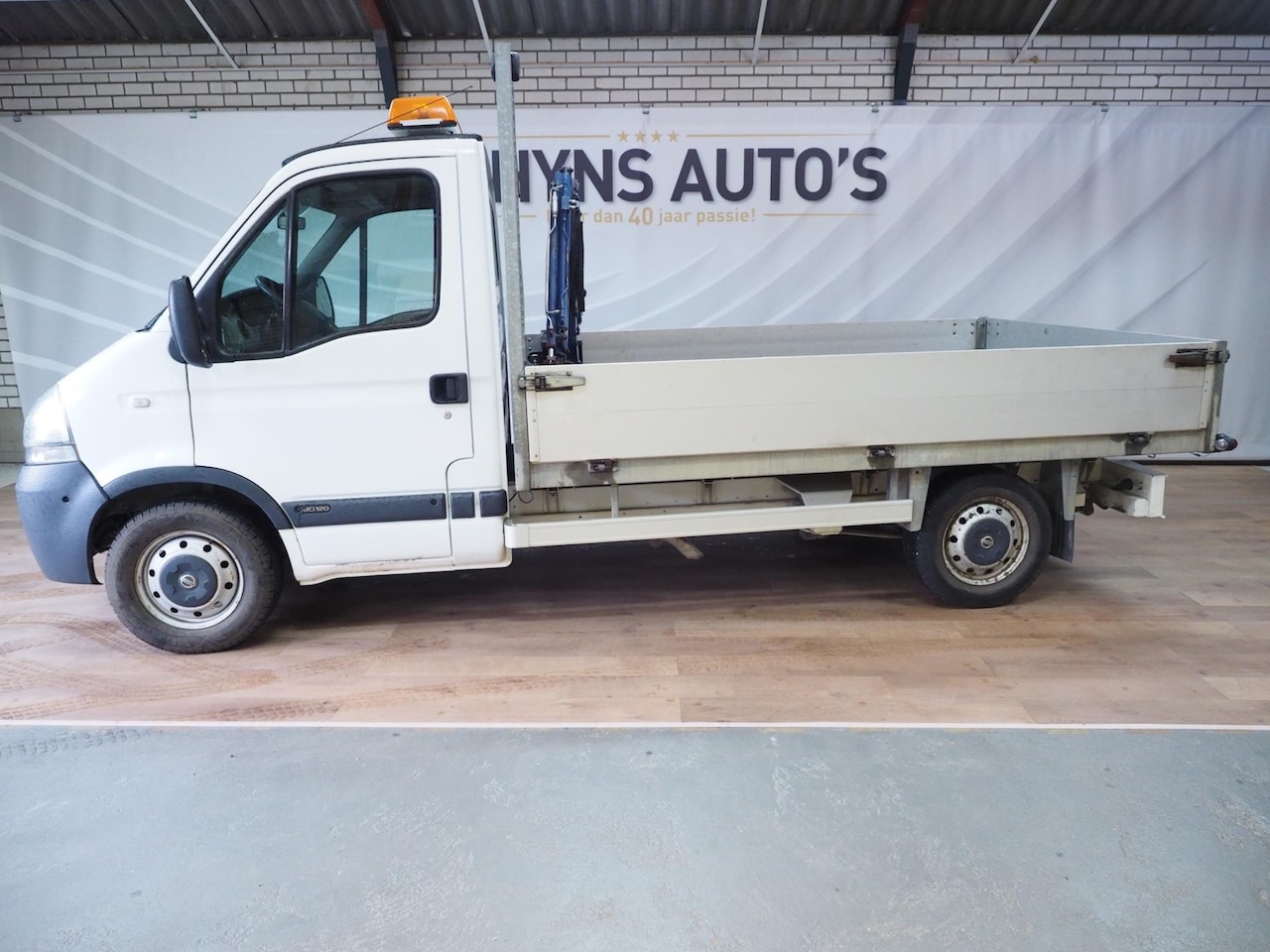 Nissan Interstar - 2.5dCi pick-up met kraan - AutoWereld.nl