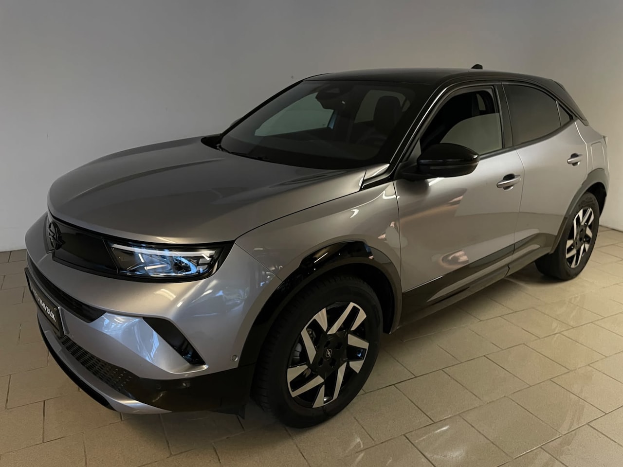 Opel Mokka - 1.2 Turbo Hybrid GS AUTOMAAT NAVI CRUISE BLUETOOTH APPLE CARPLAY ELEK RAMEN CENT VERG VELG - AutoWereld.nl