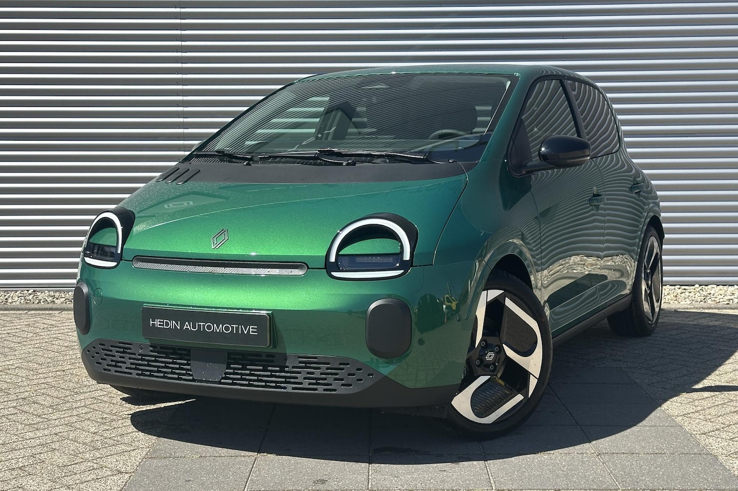 Renault Twingo - urban range techno 27.5 kWh |stoelverwarming | parkeersensoren voor & achter | V2G - AutoWereld.nl