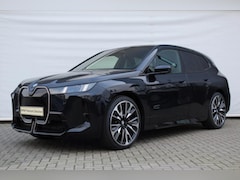 BMW iX - xDrive60 / Panoramadak Sky Lounge / Trekhaak / Bowers & Wilkins / M Multifunctionele Stoel