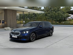 BMW 5-serie Touring - 530e M Sport Automaat / Panoramadak / Trekhaak / Bowers & Wilkins / Comfortstoelen / Adapt