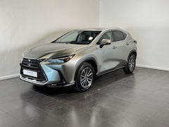 Lexus NX - 450h+ AWD Luxury Line | Trekhaak | Stuur -en stoelverwarming | Dodehoekdetectie | Apple Ca