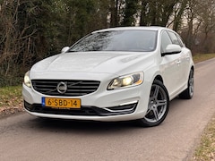 Volvo V60 - 2.4 D6 AWD Plug-In Hybrid Summum | Pano + Navi + Cruise |