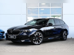 BMW 5-serie Touring - 530e M Sport Automaat / Panoramadak / Trekhaak / Bowers & Wilkins / Parking Assistant Plus