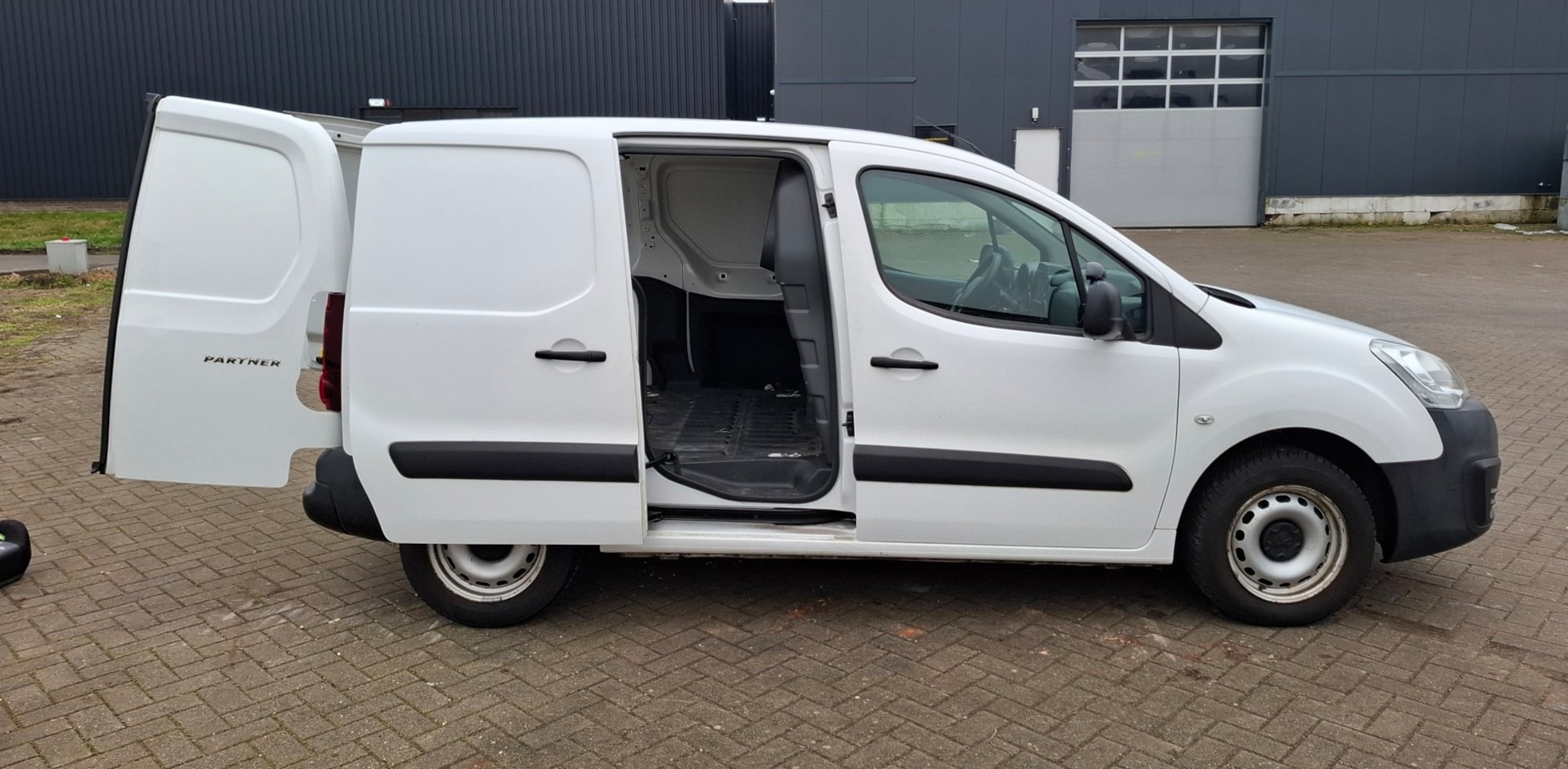 Peugeot Partner - 120 1.6 BlueHDi 75 L1 Première 120 1.6 BlueHDi 75 L1 Première - AutoWereld.nl