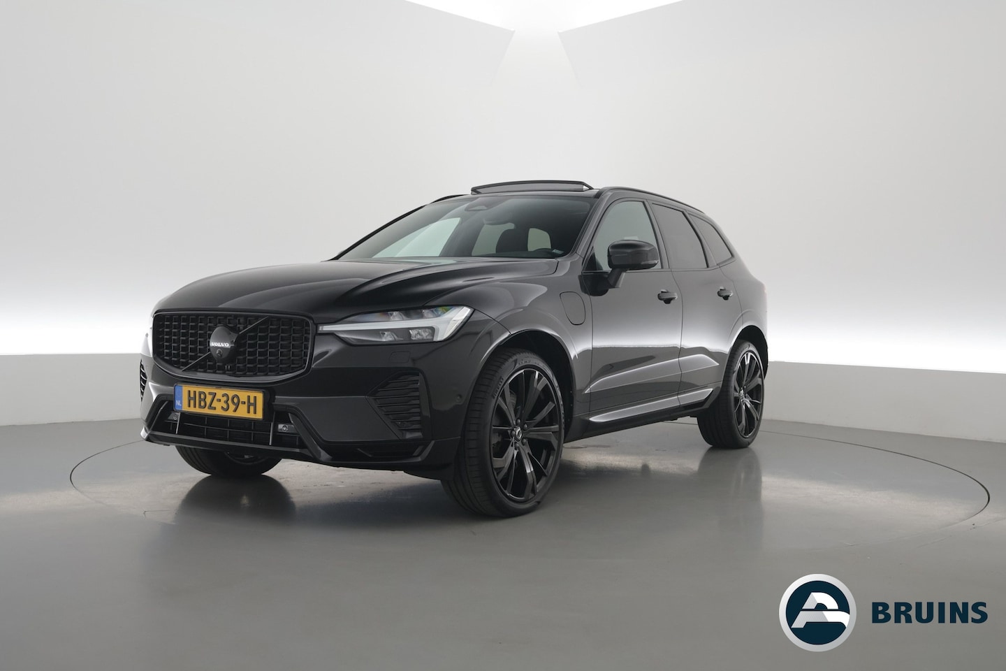 Volvo XC60 - 2.0 T8 Plug-in hybrid AWD Plus Black Edition | Pano | Soh 97% | Pilot Assist | H&K Audio | - AutoWereld.nl