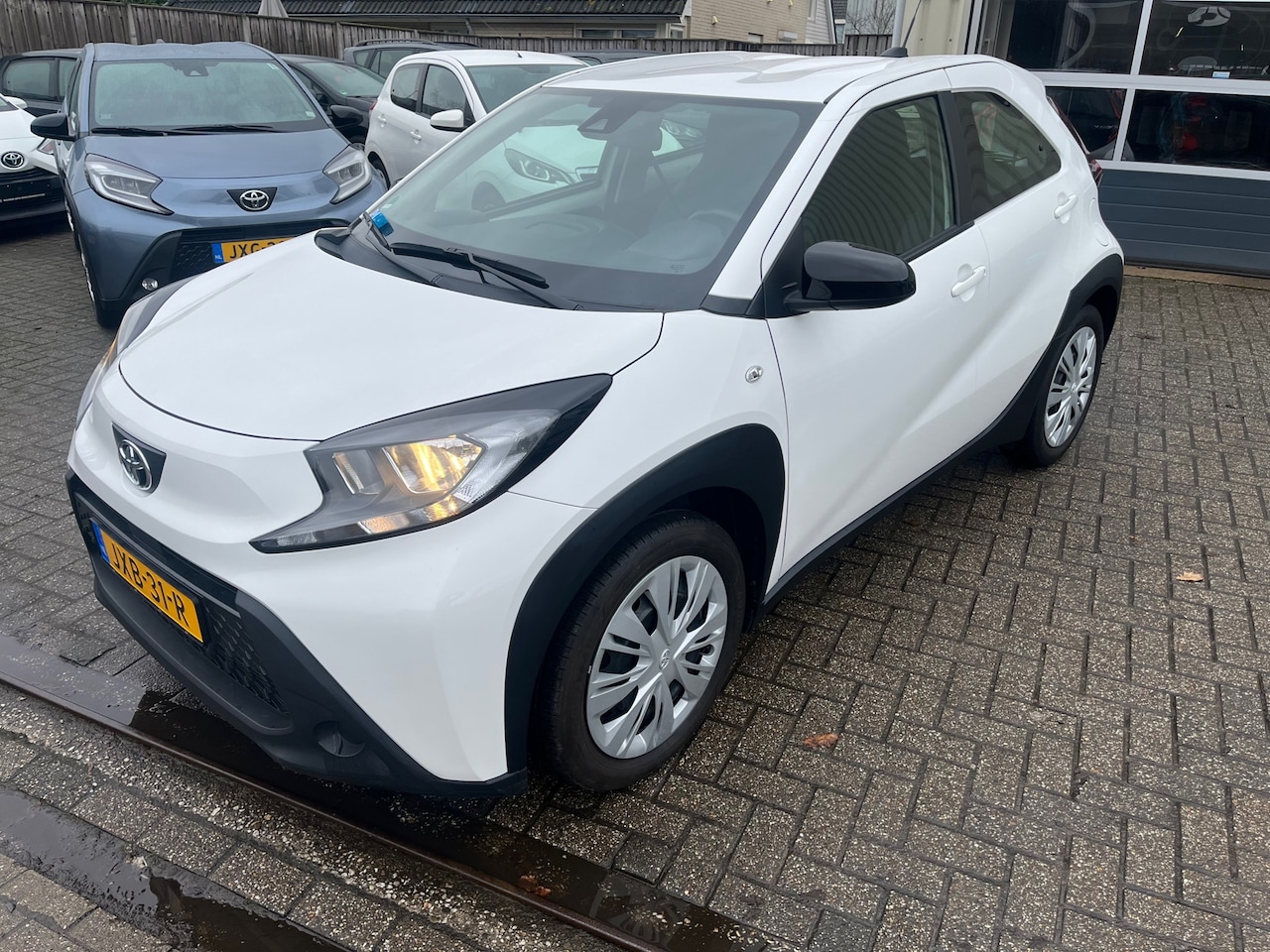 Toyota Aygo X - 1.0 VVT-i MT play 1.0 VVT-i MT Play - AutoWereld.nl