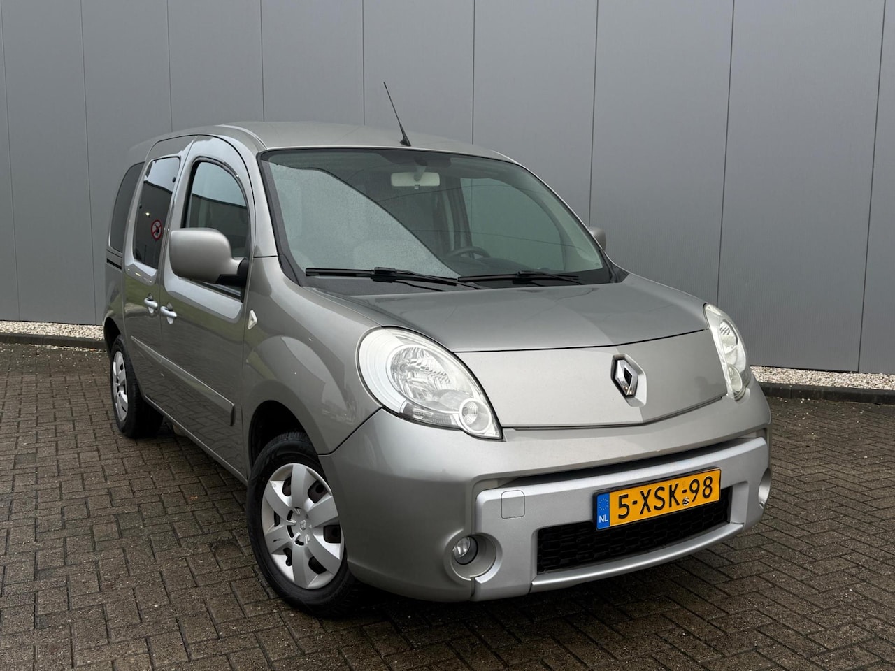 Renault Kangoo Family - 1.6 Rolstoelauto Bodemverlaging (Airco) Rolstoelbus - AutoWereld.nl