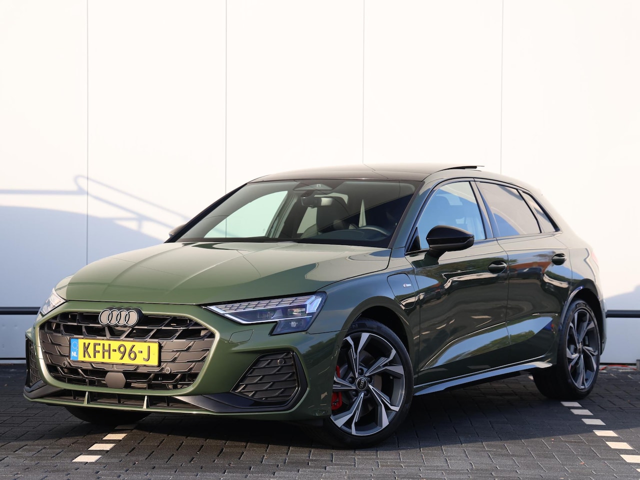 Audi A3 Sportback - 45 TFSI e 272 pk S edition Competition | Panorama dak | Sonos | Achteruitrijcamera | Verwa - AutoWereld.nl