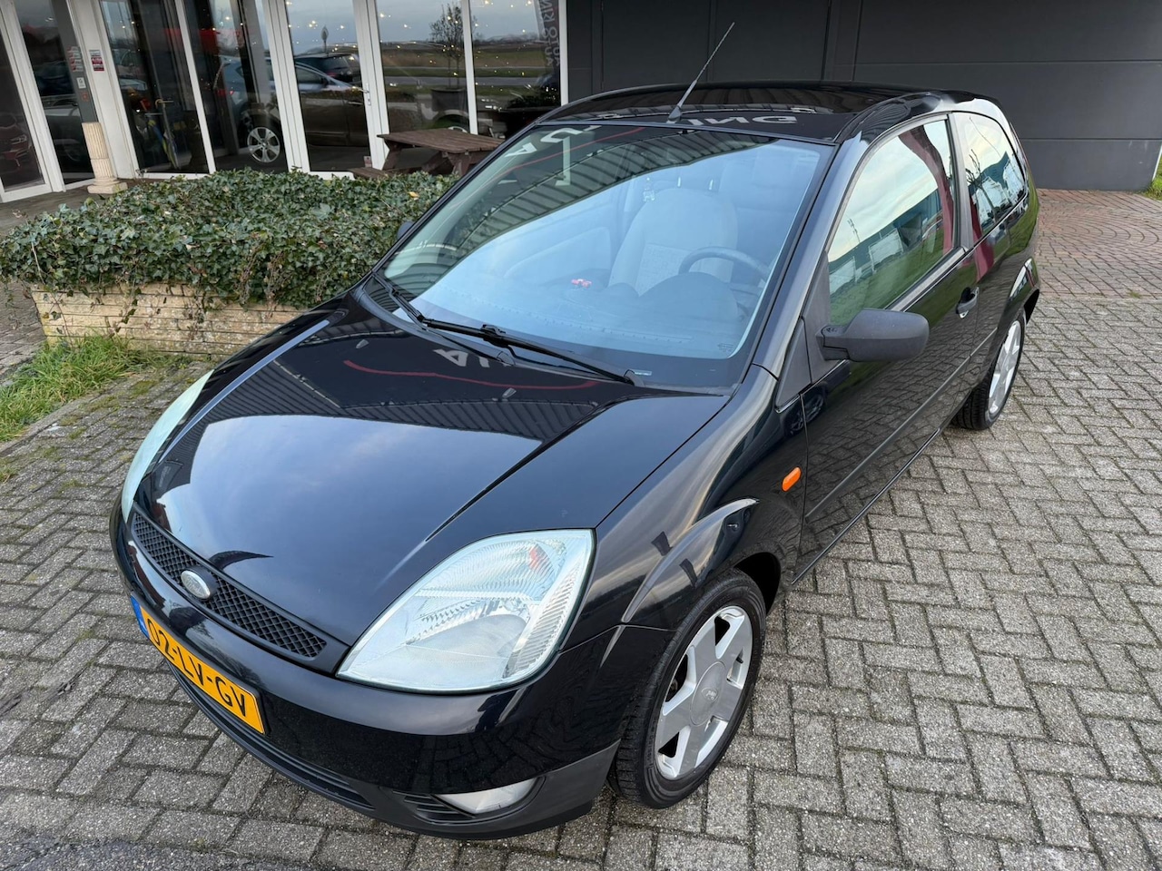 Ford Fiesta - 1.25-16V 3D AIRCO I CV I LMV I ELEKPACK APK+NAP - AutoWereld.nl