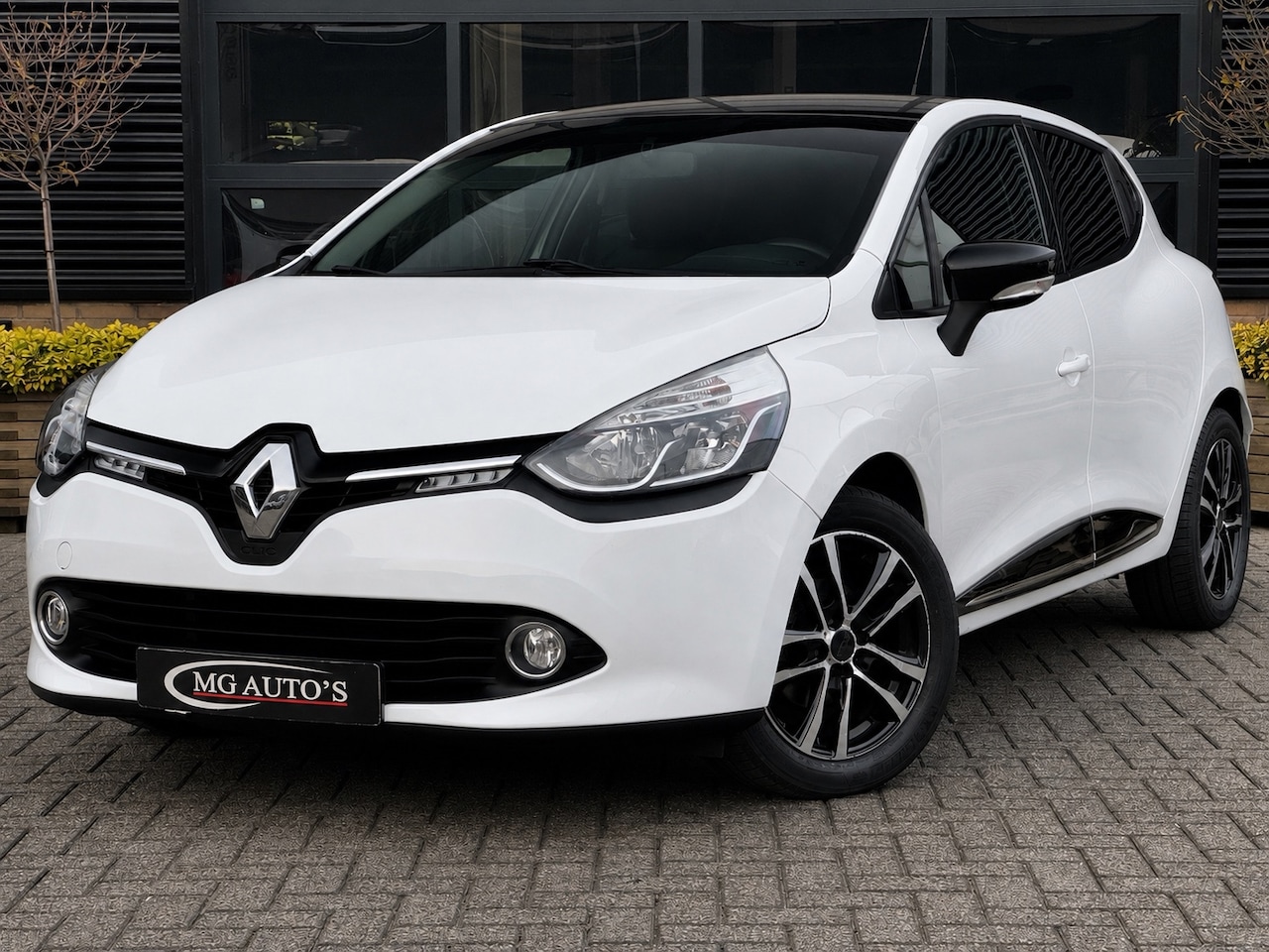 Renault Clio - 0.9 TCe Eco2 Expression | Trekhaak | Navigatie | Cruise Control | Airconditioning | Lichtm - AutoWereld.nl