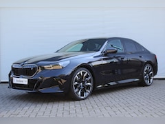 BMW i5 - eDrive40 M Sport / Panoramadak / Trekhaak / Bowers & Wilkins / Comfortstoelen / Parking As