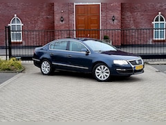 Volkswagen Passat - 2.0 FSI Comfortline / Airco / Cruise control Trekhaak / Nap / Climate control