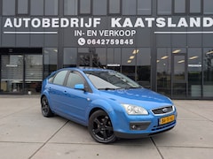 Ford Focus - 1.6-16V Titanium - Trekhaak - Stoelverwarming - Schuifdak