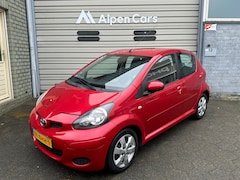 Toyota Aygo - 1.0-12V Aspiration Red Eerste eigenaar / Airco / Carplay / Half leder