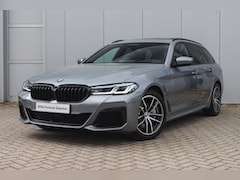 BMW 5-serie Touring - 530e High Executive M Sport Automaat / Panoramadak / Sportstoelen / Comfort Access / Achte