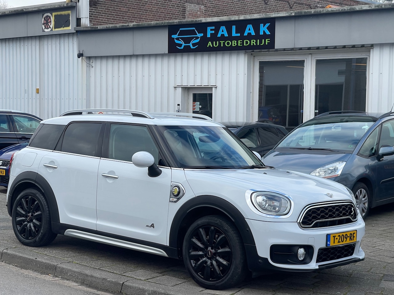 MINI Countryman - 1.5 Cooper S E ALL4 Salt - AutoWereld.nl