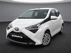 Toyota Aygo - 1.0 VVT-i x-play Automaat met o.a. Navigatie