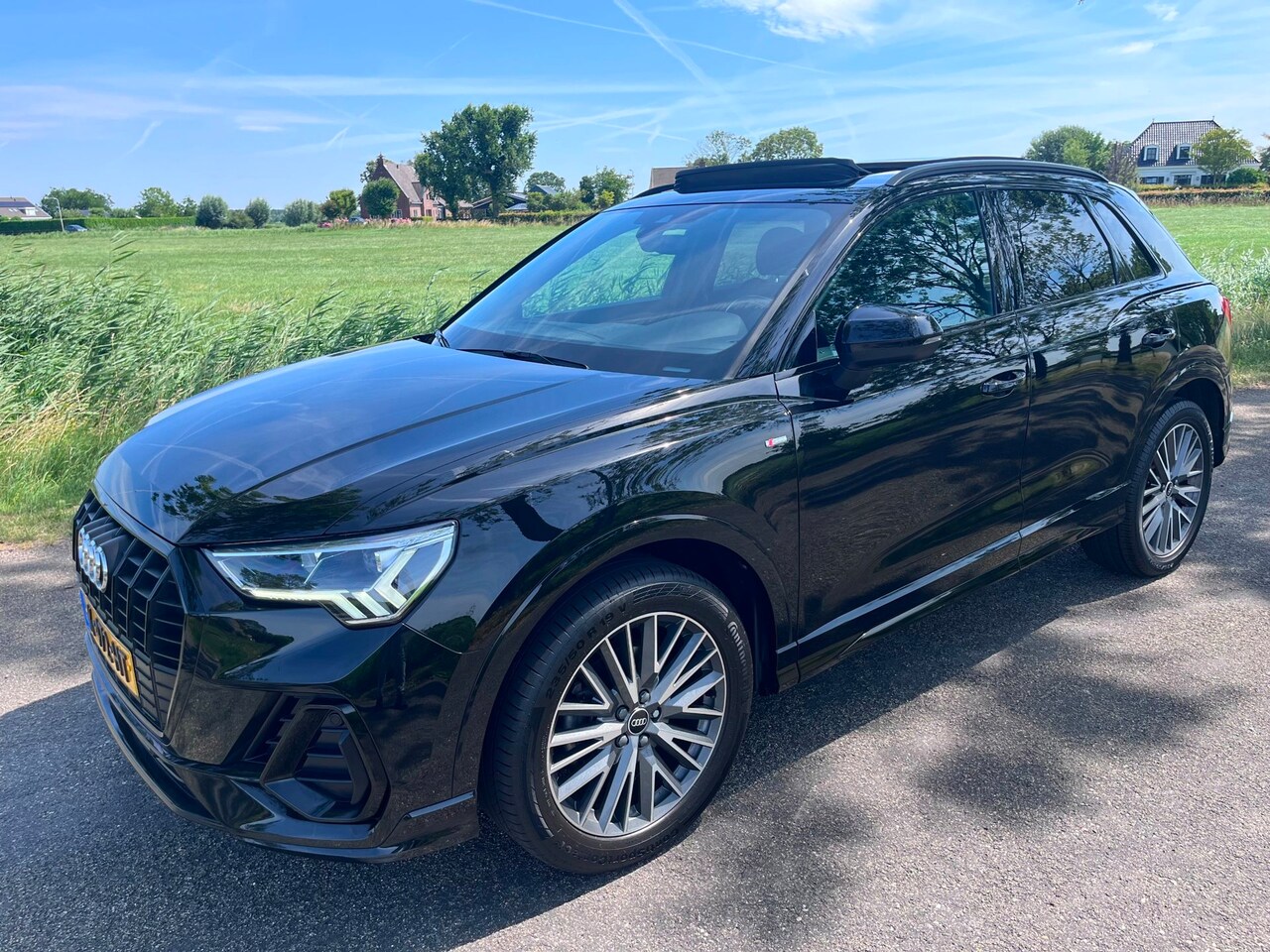 Audi Q3 - 35 TFSI S edition Pano 1e eig - AutoWereld.nl