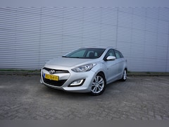 Hyundai i30 Wagon - 1.6 CRDi Airco / Cruise / Elektr. ramen / Parkeers. / Lm velgen