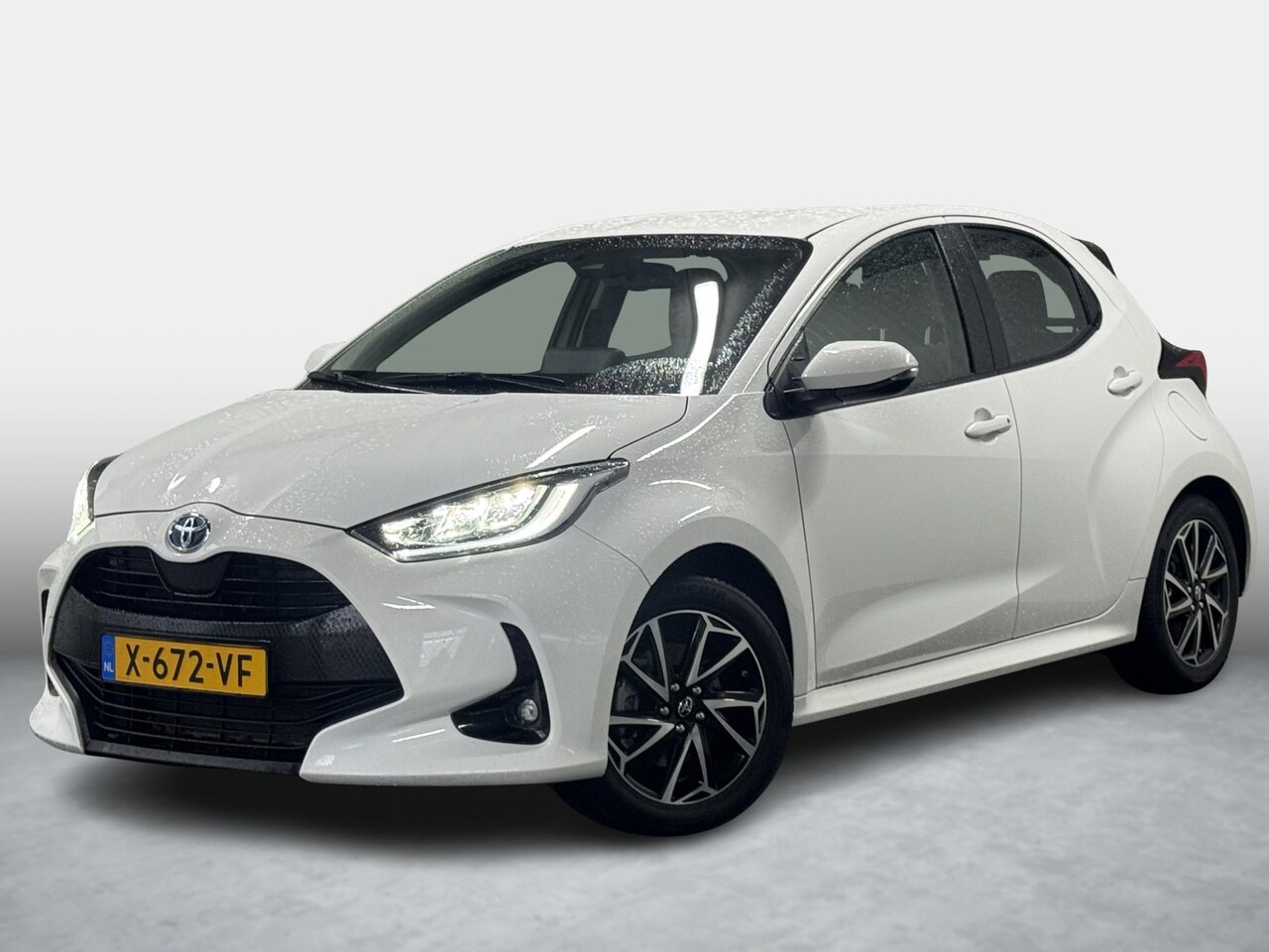 Toyota Yaris - 1.5 Hybrid Dynamic Stoelverwarming Carplay Clima - AutoWereld.nl