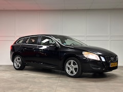 Volvo V60 - 1.6 T3 Momentum / Navi / Leer / Cruise / 2012