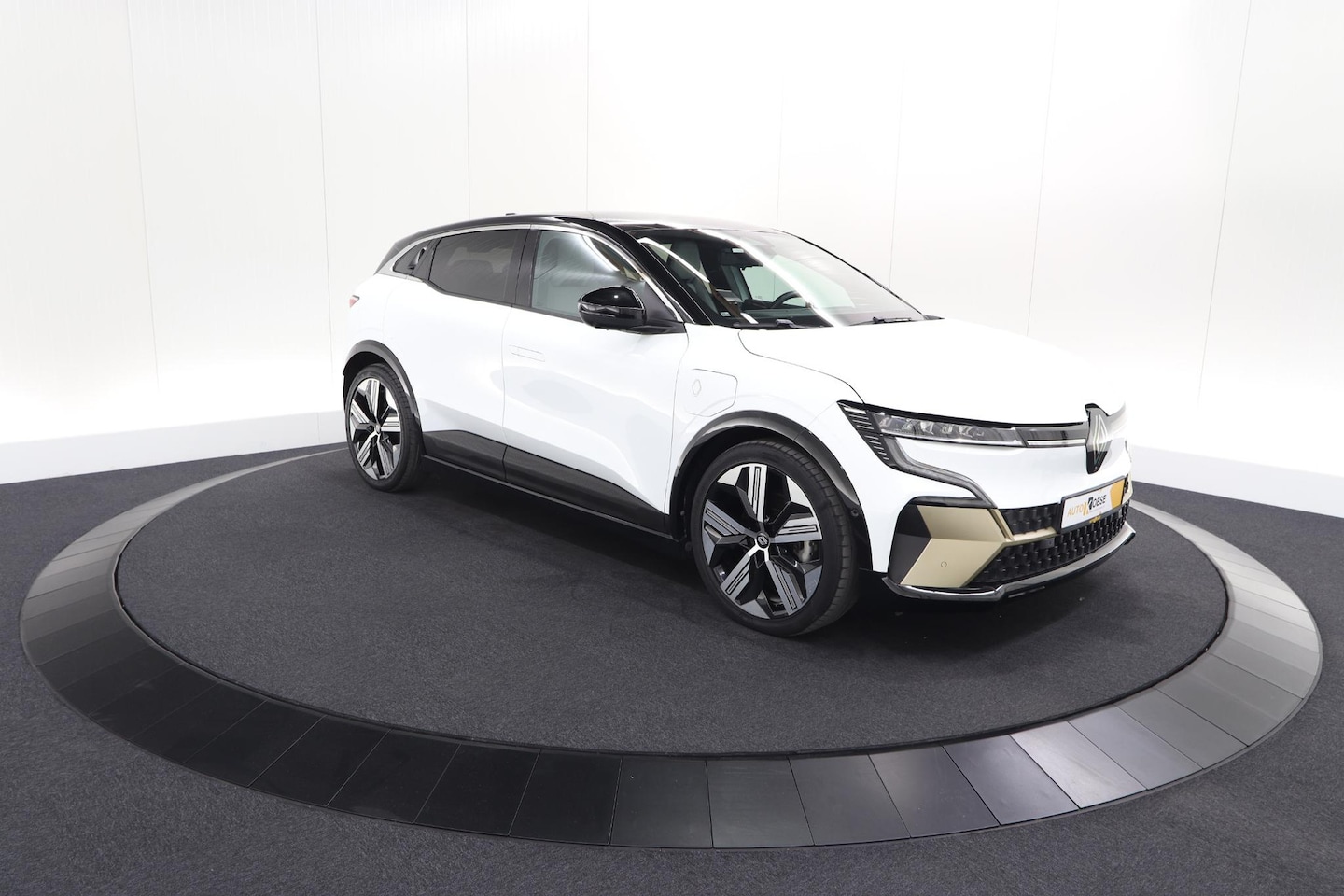 Renault Mégane E-Tech - EV60 Optimum Charge Iconic | 360 Camera | Harman Kardon | Stoelmassage | Dodehoekdetectie - AutoWereld.nl
