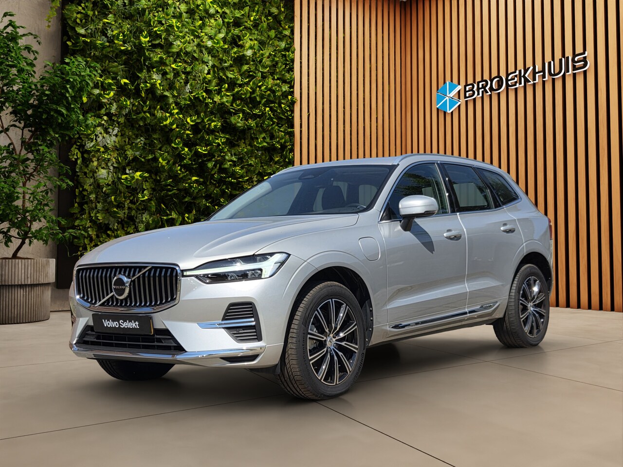 Volvo XC60 - 2.0 T6 Plug-in hybrid AWD Inscription | Long Range! | SOH 100% | Panoramadak | Keyless | D - AutoWereld.nl