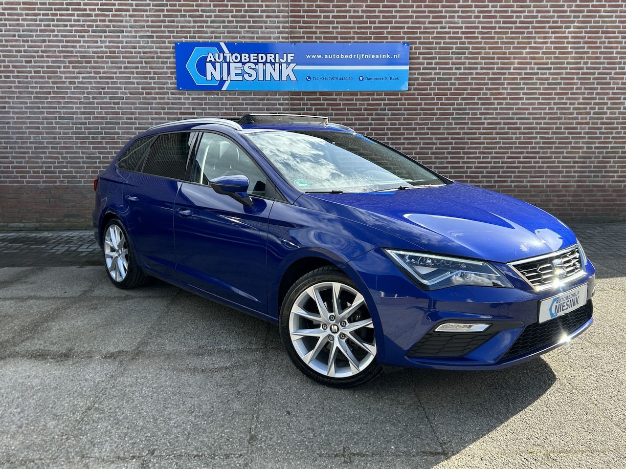 SEAT Leon ST - 1.4 EcoTSI FR Pano/Carplay/Trekhaak - AutoWereld.nl