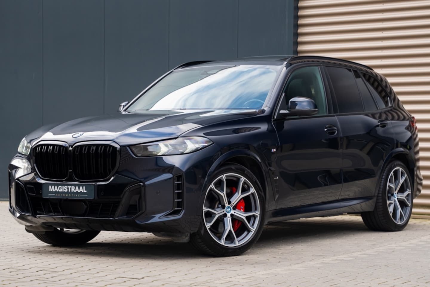 BMW X5 - XDrive 50e | M-sport | Pano | 490 pk | Trekhaak | Stoelverwarming | Sfeerverlichting - AutoWereld.nl
